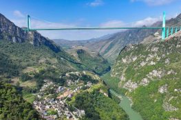 چین کا حیرت انگیز ہوا جیانگ برج: دنیا کا بلند ترین پل اور ٹائم میگزین کا نمبر ون مقام