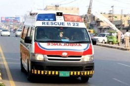 سیالکوٹ: تیز رفتار کار کھڑی بس سے ٹکرا گئی، 5 افراد جاں بحق