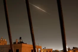 ایران کا اسرائیل کی جوہری تنصیبات کے حامل شہر دیمونا پر میزائل حملہ، درجنوں زخمی