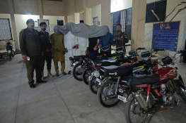 گجرات پولیس کا عیدالفطر کے دوران پتنگ بازی اور ون ویلنگ کے خلاف کریک ڈاؤن