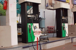 پیٹرول ڈیلرز نے پیر سے ملک بھر میں پمپس بند ہونے کی وارننگ دے دی