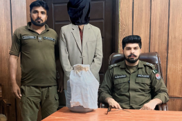 گجرات میں پولیس کی کارروائی، ملزم سے 5 لیٹر دیسی شراب برآمد