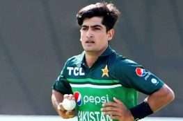 پی سی بی کی کارروائی: نسیم شاہ کو ضابطہ خلاف ورزی پر شوکاز نوٹس جاری