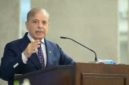 جنگ بندی کے لیے پاکستان متحرک، وزیراعظم کا خطے میں کشیدگی کم کرنے پر زور