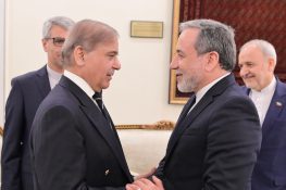 وزیراعظم اور ایرانی وزیرِ خارجہ کے درمیان اہم ملاقات، خطے کی صورتحال زیرِ بحث