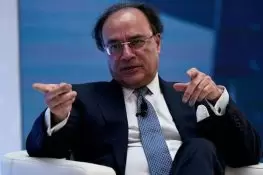 پاکستان میں شمسی توانائی 8000 میگاواٹ تک پہنچ گئی، وزیر خزانہ