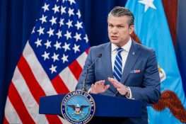 ایرانی سپریم لیڈر زخمی ہیں :امریکی مشیر جنگ کی تصدیق