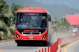 اسلام آباد اور راولپنڈی میں ٹرانسپورٹ معطل، میٹرو بس بند اور اہم شاہراہوں پر پابندیاں