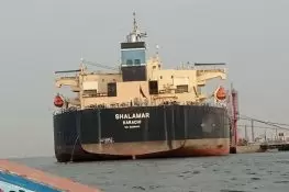 آبنائے ہرمز سے گزر کر پاکستانی آئل ٹینکر کراچی پہنچ گیا