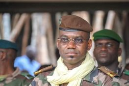 مالی میں بحران شدت اختیار کر گیا: وزیرِ دفاع ہلاک، فوج اور باغیوں میں شدید جھڑپیں