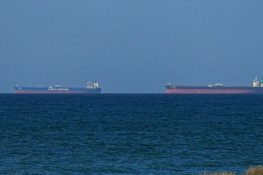 امریکی فوج نے ایرانی بندرگاہ جانے والے ایک اور جہاز کو روک دیا