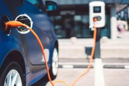 پاکستان میں الیکٹرک گاڑیوں کی منتقلی کا منصوبہ رکاوٹوں کا شکار