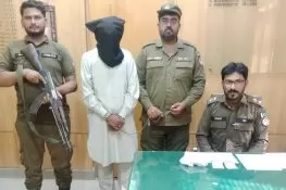 لالہ موسیٰ پولیس نے ہنی ٹریپ گینگ کا سرغنہ گرفتار کر کے چھینی گئی رقم اور اسلحہ برآمد کر لیا