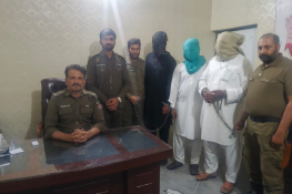 گجرات: یونیورسٹی وین سے تصادم کے بعد ڈرائیور پر تشدد، تین ملزمان گرفتار