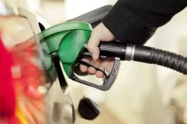 پیٹرولیم مصنوعات سستی: حکومت نے نئی قیمتوں کا اعلان کر دیا