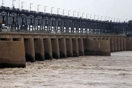 دریائے چناب میں پانی کی شدید کمی: بھارت کی آبی پالیسی پر سوالات اٹھنے لگے