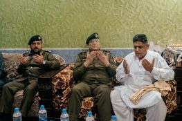 آئی جی پنجاب کا گجرات میں شہید پولیس اہلکاروں کے گھروں کا دورہ، اہلخانہ سے اظہار تعزیت