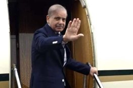 وزیراعظم شہباز شریف چار روزہ سرکاری دورے پر چین روانہ