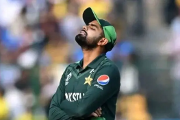 بابر اعظم گھٹنے کی انجری کے باعث بنگلہ دیش کے خلاف پہلے ٹیسٹ سے باہر