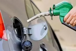حکومت نے پیٹرول اور ڈیزل کی قیمتوں میں نمایاں اضافہ کر دیا