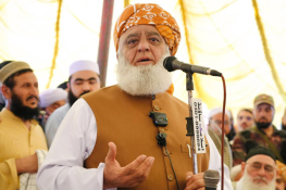 امت مسلمہ کو متحد ہوکر اپنا دفاع کرنا ہوگا، مولانا فضل الرحمان