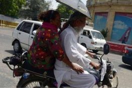 کراچی میں گرم اور مرطوب موسم کا سلسلہ جاری، درجہ حرارت 36 ڈگری تک جانے کا امکان