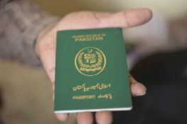 پاکستان میں روایتی پاسپورٹ کا خاتمہ؛ اب صرف "ای پاسپورٹ” جاری کرنے کا بڑا فیصلہ