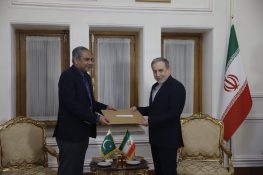 محسن نقوی نے ایرانی قیادت کے لیے وزیراعظم اور فیلڈ مارشل کا خصوصی پیغام عباس عراقچی کے حوالے کر دیا