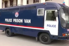 قیدی وین سے 14 حوالاتیوں کے فرار پر آئی جی پنجاب کا سخت ایکشن، افسران معطل، متعدد اہلکار زیرِ حراست