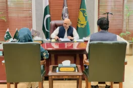 جہلم میں کھلی کچہری، ڈپٹی کمشنر نے شہریوں کے مسائل موقع پر سنے