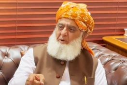 حکومت عوامی رابطے سے گریزاں ہے، جلسے امن اور اتحاد کا پیغام دیتے ہیں: مولانا فضل الرحمان