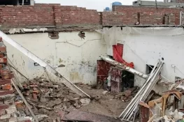 لاہور میں خستہ عمارت کی چھت گر گئی، 4 افراد جان کی بازی ہار گئے، 6 زخمی