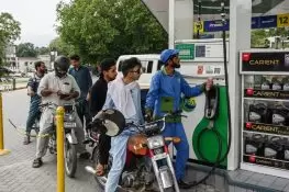 پیٹرول اور ڈیزل کی قیمتوں میں بڑا اضافہ، نئی قیمتوں کا اطلاق رات 12 بجے سے