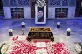 ایران کے سابق سپریم لیڈر آیت اللہ علی خامنہ ای کی قبر کی تصاویر اور ویڈیوز سامنے آ گئیں