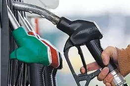 حکومت نے پیٹرولیم مصنوعات کی قیمتوں میں اضافہ کر دیا