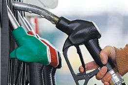 حکومت نے پیٹرول اور ڈیزل سستا کر دیا، نئی قیمتوں کا اطلاق فوری طور پر نافذ