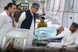 سیکرٹری صحت پنجاب کا عزیز بھٹی ٹیچنگ ہسپتال گجرات کا دورہ، طبی سہولیات کا تفصیلی جائزہ