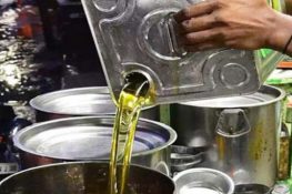 پنجاب فوڈ اتھارٹی کی بڑی کارروائی، 60 لاکھ روپے مالیت کا غیر معیاری آئل برآمد