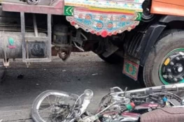 گجرات: ڈمپر ٹرک کی موٹرسائیکل کو ٹکر، خاتون جاں بحق، شوہر شدید زخمی