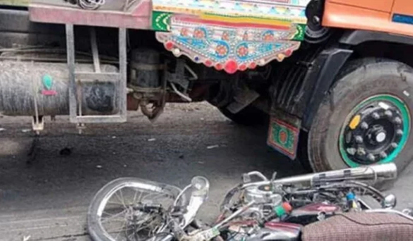 گجرات: ڈمپر ٹرک کی موٹرسائیکل کو ٹکر، خاتون جاں بحق، شوہر شدید زخمی