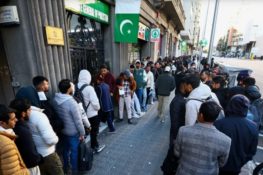 اسپین میں غیرقانونی تارکین وطن کو ریلیف دینے کی اسکیم، 10 لاکھ سے زائد افراد نے قانونی حیثیت کے لیے درخواستیں جمع کرا دیں