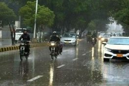 کراچی میں آئندہ 24 گھنٹوں کے دوران گرج چمک کے ساتھ بارش کا امکان، موسم ابر آلود رہے گا