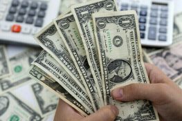 ریٹائرمنٹ کے بعد بیرون ملک مقیم 33 افسران کو غیر ملکی کرنسی میں پنشن ملنے کا انکشاف