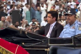 بگھی کی سواری پر آئی جی اور چیف کمشنر کی سرزنش، وزیراعظم نے تحریری وارننگ جاری کردی