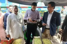 کمشنر گوجرانوالہ کا سبزی منڈی کھیالی کا دورہ، نیلامی اور قیمتوں کا جائزہ