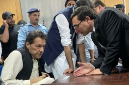 بیرسٹر گوہر کا عمران خان کے آفیشل ایکس اکاؤنٹ سے لاتعلقی کا اظہار، پی ٹی آئی نے بھی ملکیت تسلیم نہ کی