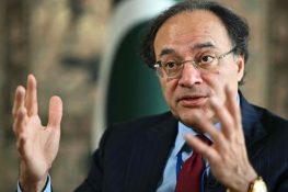 پاکستان رواں مالی سال عالمی منڈیوں سے قرض لینے میں جلد بازی نہیں کرے گا، وزیر خزانہ