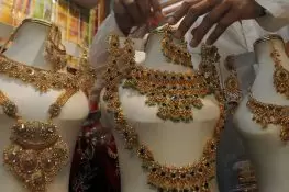 سونے کی قیمت میں ہزاروں روپے کی کمی، فی تولہ نیا بھاؤ سامنے آگیا