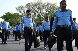 اسلام آباد میں ریڈ الرٹ جاری، پولیس کی بھاری نفری تعینات، ریڈ زون سیل