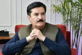 بارڈر پر مشکلات ہیں، وطن کی خاطر کوئی سمجھوتہ نہیں کریں گے: گورنر کے پی